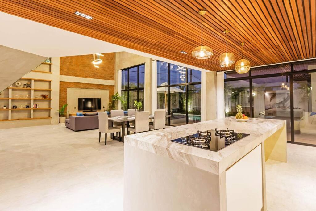Manresa Villa Bali 4 Canggu  Ngoại thất bức ảnh
